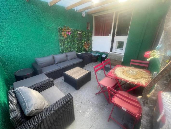 Parc de vacances pour 6 personnes, avec vue ainsi que vue sur le lac et terrasse, animaux acceptés en Auvergne - 3