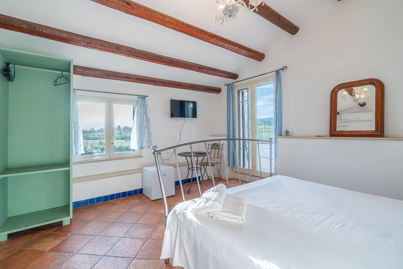 Camera 'Al Palmento - Mille E Una Notte R11' con Piscina Condivisa, Wi-Fi e Aria Condizionata in Siracusa, Siracusa e dintorni