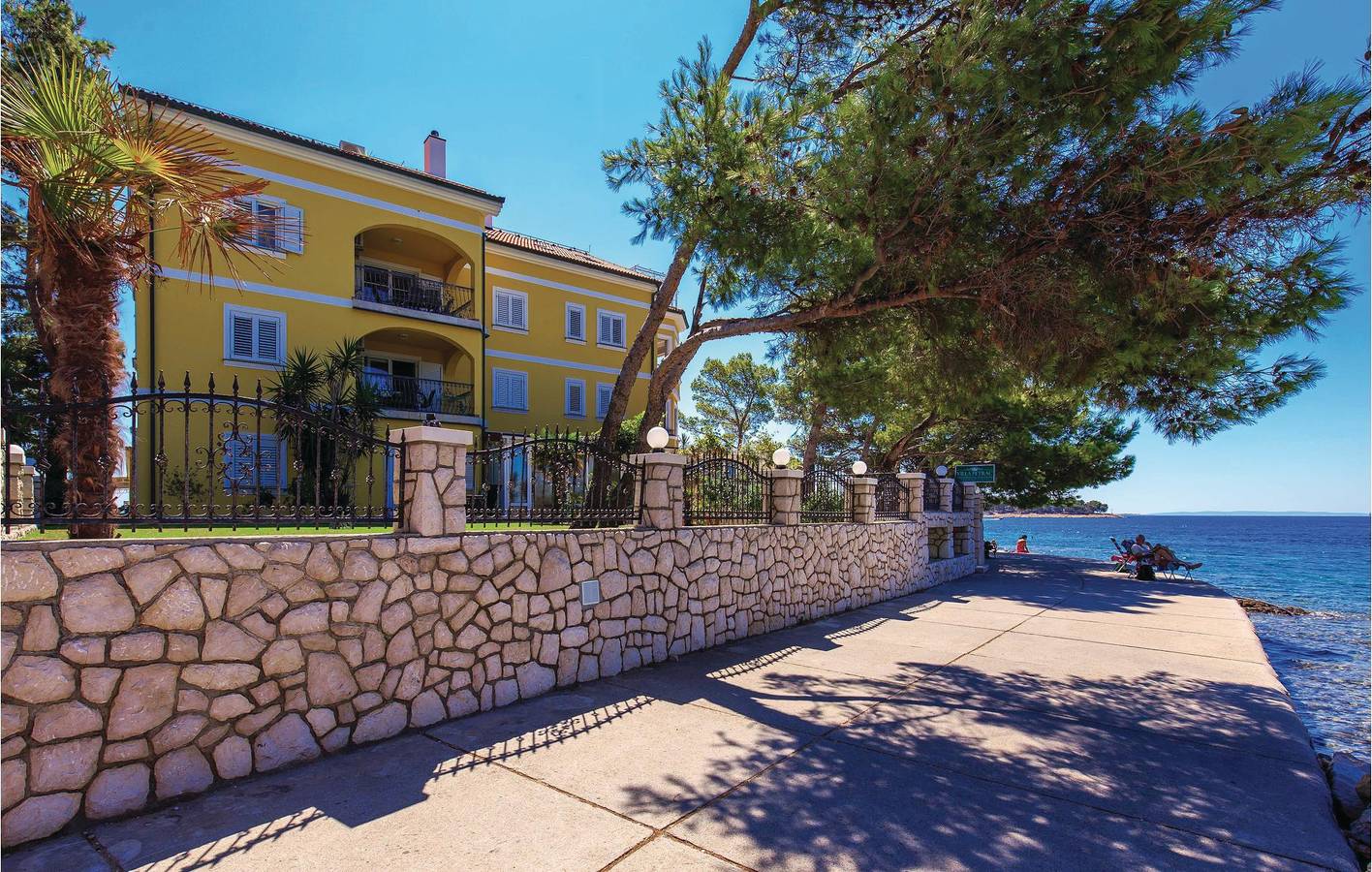 Ganze Ferienwohnung, Ferienwohnung für 5 Personen mit Terrasse in Banjol, Rab