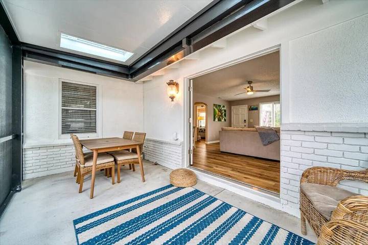 Vacation home for 8 people, with terrace and hot tub as well as yard in Clearwater Beach