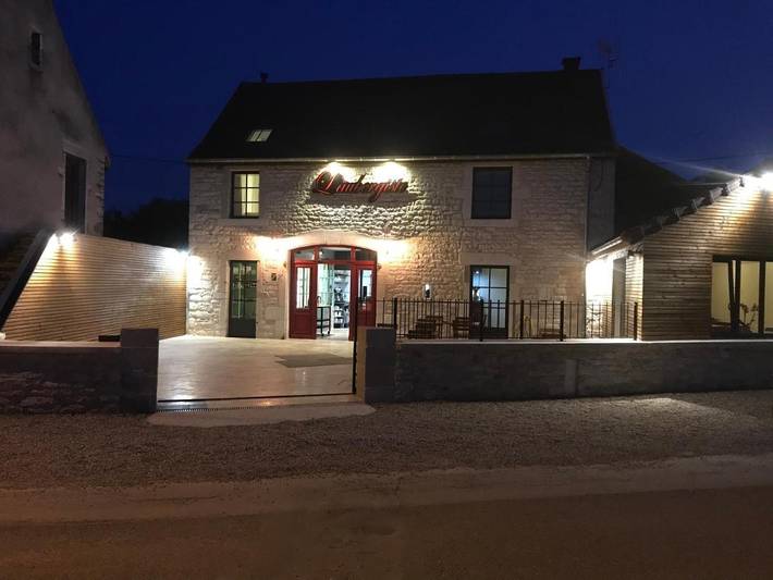 Hôtel pour 2 personnes, avec terrasse à Corcelles-les-Arts