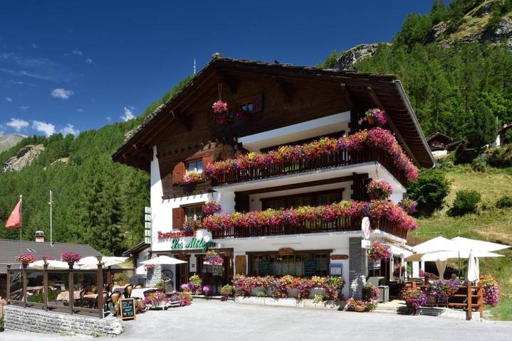 Hôtel pour 5 personnes, avec terrasse ainsi que vue et sauna, animaux acceptés dans Les Haudères - 2