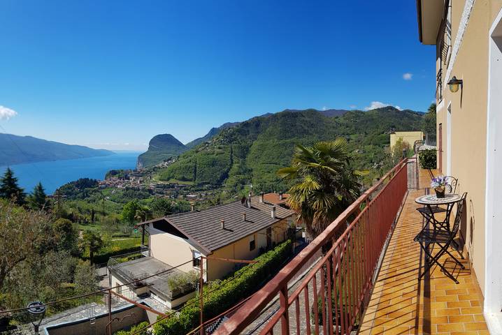 Ferienwohnung für 2 Personen, mit Balkon und Seeblick in Voltino