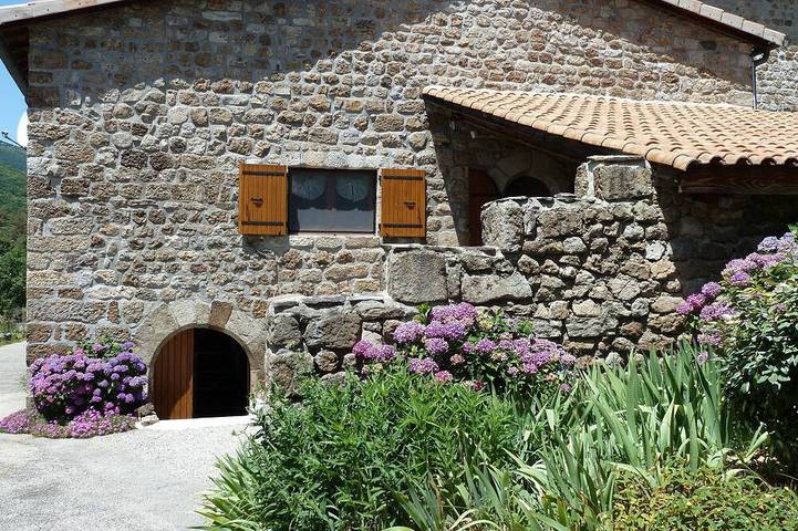Gîte pour 5 personnes, avec Balcon et Jardin à Burzet