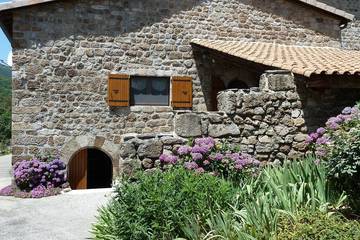 Gîte pour 5 personnes, avec balcon et jardin, animaux acceptés à Burzet