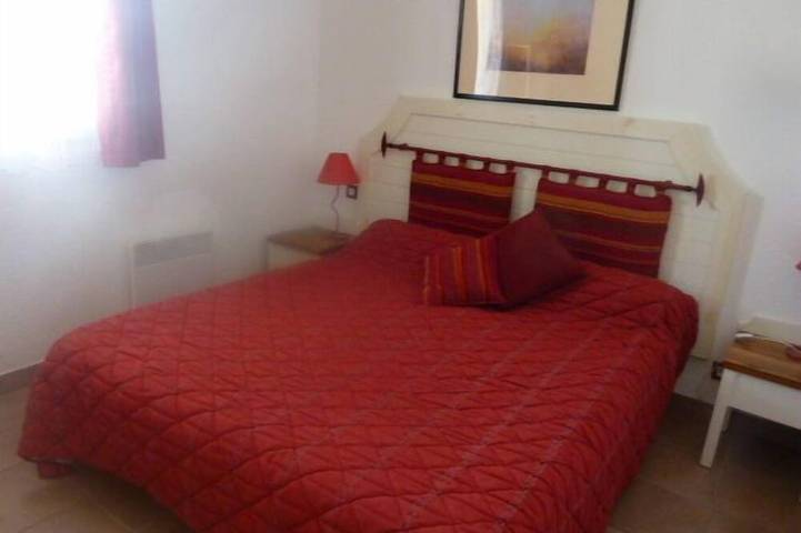 Gîte pour 4 personnes, avec terrasse et jardin dans Plage du Port (Les Saintes-Maries-de-la-Mer) - 3