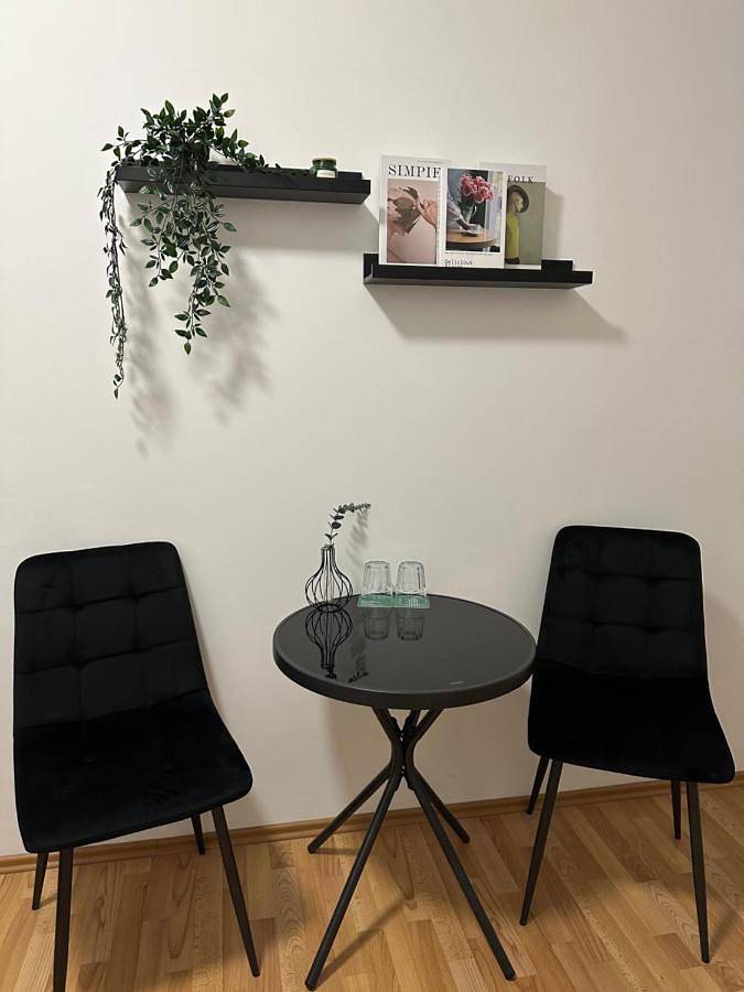 Ganze Wohnung, Twin Room with Shared Bathroom in Bitterfeld, Bitterfeld-Wolfen