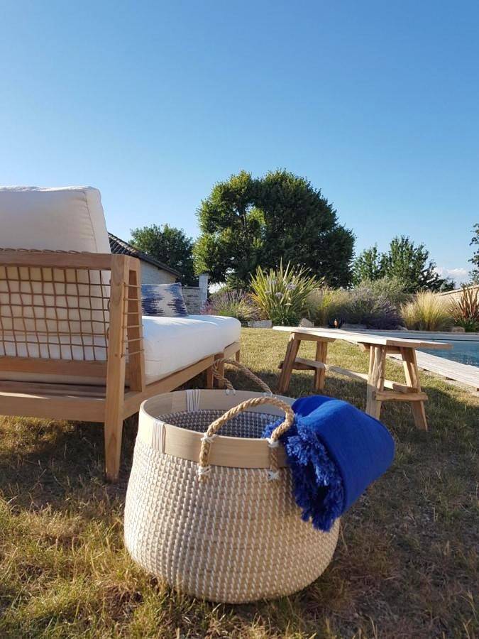 Gîte pour 2 personnes, avec vue ainsi que piscine et jardin, adapté aux familles à Gond-Pontouvre - 4
