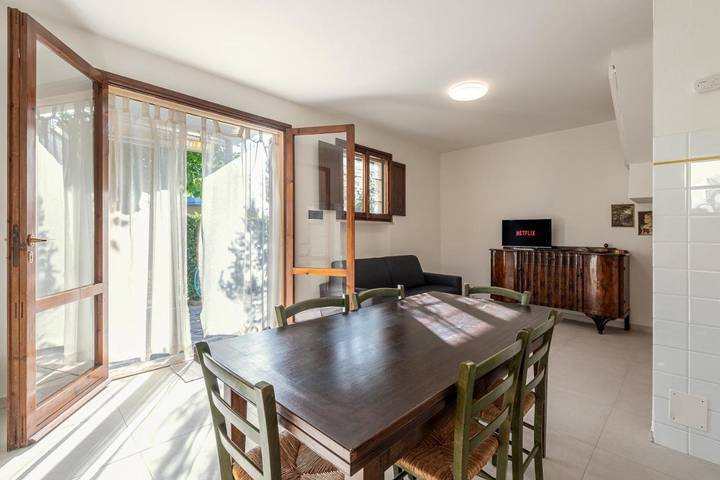 Casa vacanza per 7 persone, con Balcone e Terrazza nonché Giardino e Panorama a Lido Adriano