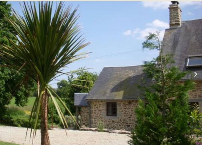 Location de vacances pour 20 personnes, avec vue ainsi que piscine et terrasse à Saint-Cyr-du-Bailleul - 2