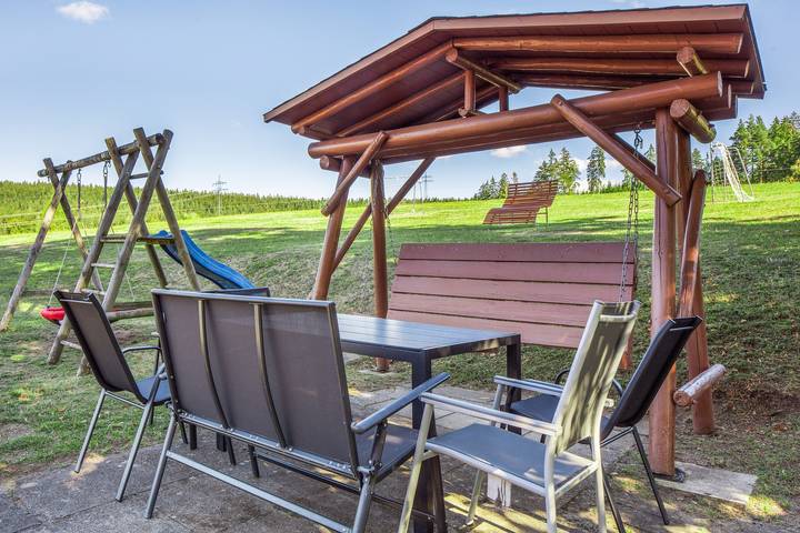 Ganze Wohnung, Apartment Waldblick auf dem Bauernhof mit Terrasse, Grillplatz, Spielplatz und Blick ins Grüne in St. Georgen im Schwarzwald, Mittlerer Schwarzwald