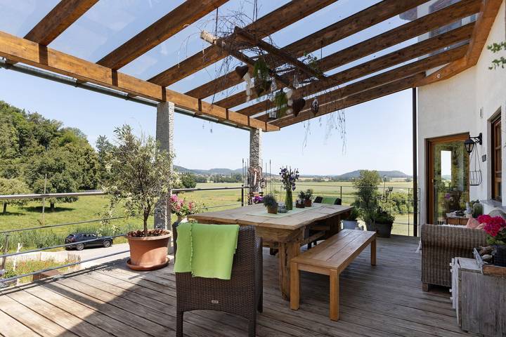 Vakantiehuis 'Almschlössle' met bergzicht, privéterras en wifi in Gottmadingen, Hegau
