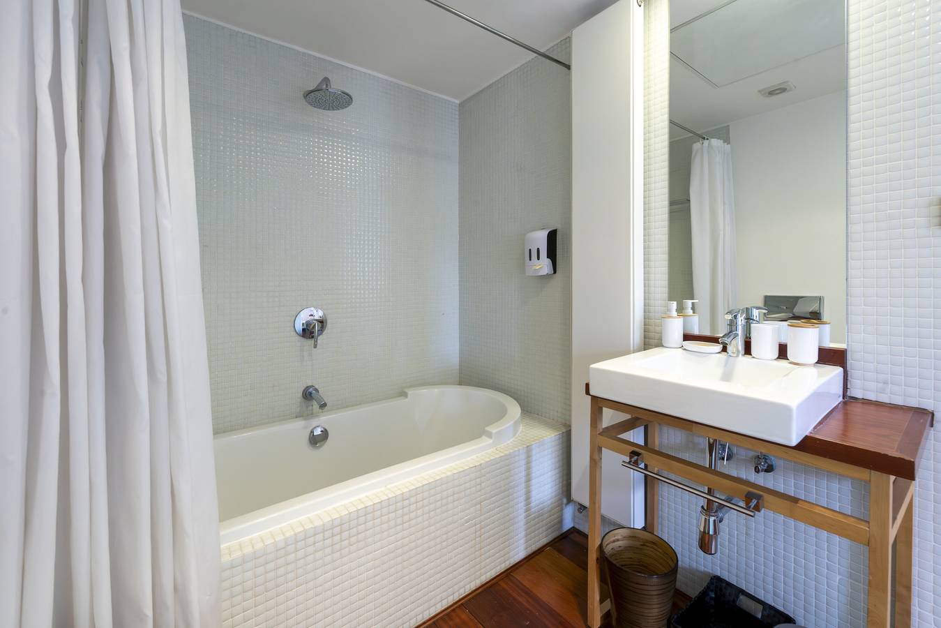 Entire apartment, M (Bas159)Dúplex de 3 Dormitorios – Amplio, Lumino in Tetuán, Madrid