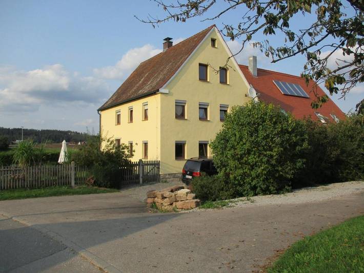 Ferienwohnung für 5 Personen, mit Terrasse und Garten sowie Ausblick