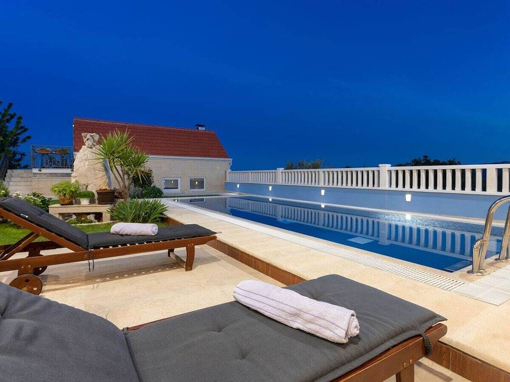 Villa Delic 8+2 Personen in Dalmatinisches Zagora