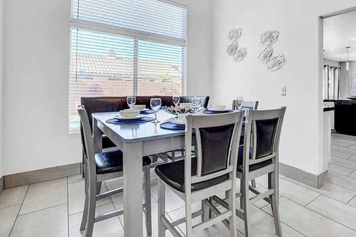 Vacation rental for 14 people, with yard in Paradise (Las Vegas)