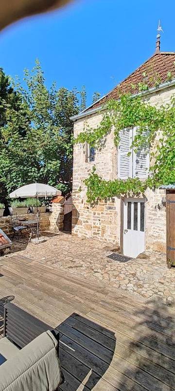 Gîte pour 2 personnes, avec terrasse dans Champsevraine