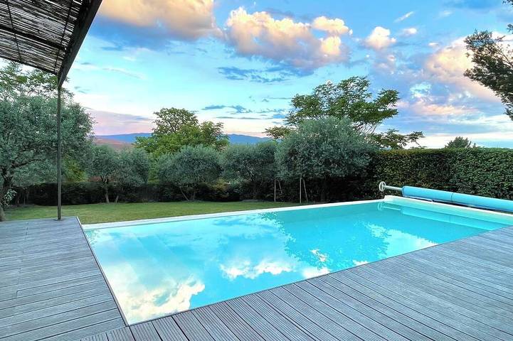 Maison de vacances pour 4 personnes, avec jacuzzi et jardin à Saint-Saturnin-lès-Apt