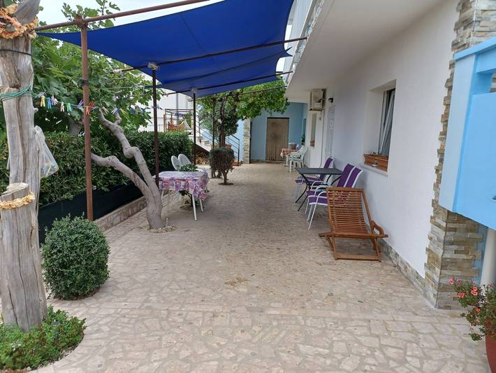 Ferienwohnung für 6 Personen, mit Balkon/Terrasse auf Pag