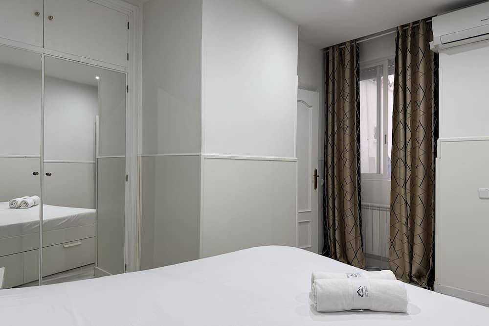 Entire apartment, Beautiful & Comfortable Apartment Gran Vía | 026 in Centro (Madrid), Madrid