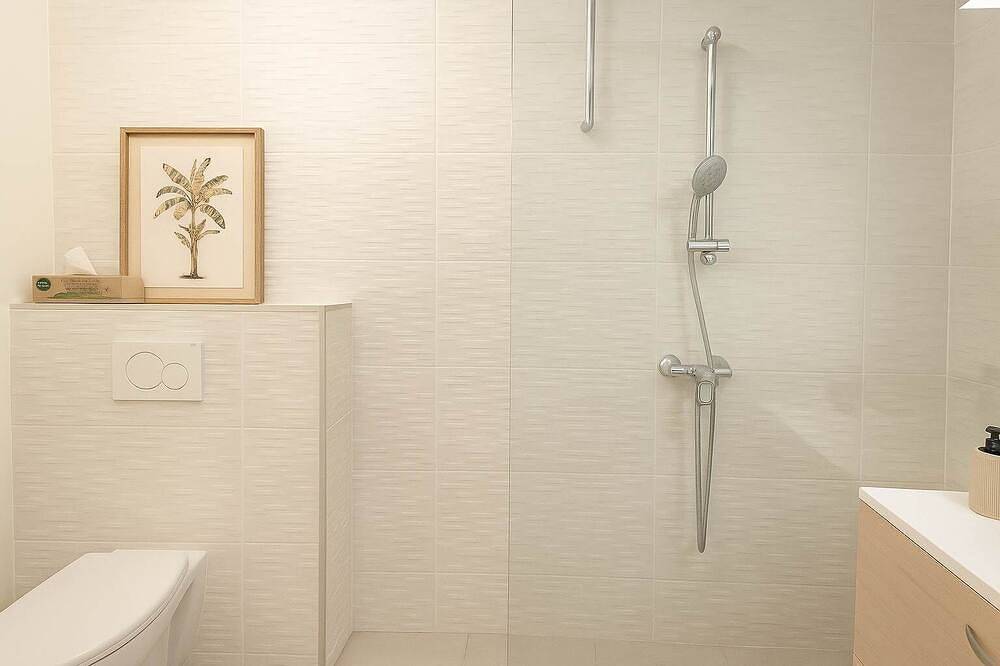 Entire apartment, Courbevoie Studio terrasse situe pres de Paris in Courbevoie, Hauts-de-Seine