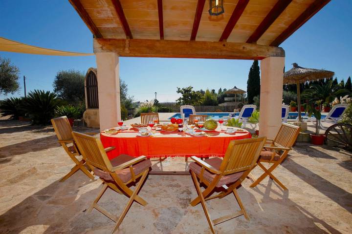 Villa für 6 Personen, mit Balkon/Terrasse und Pool - 1