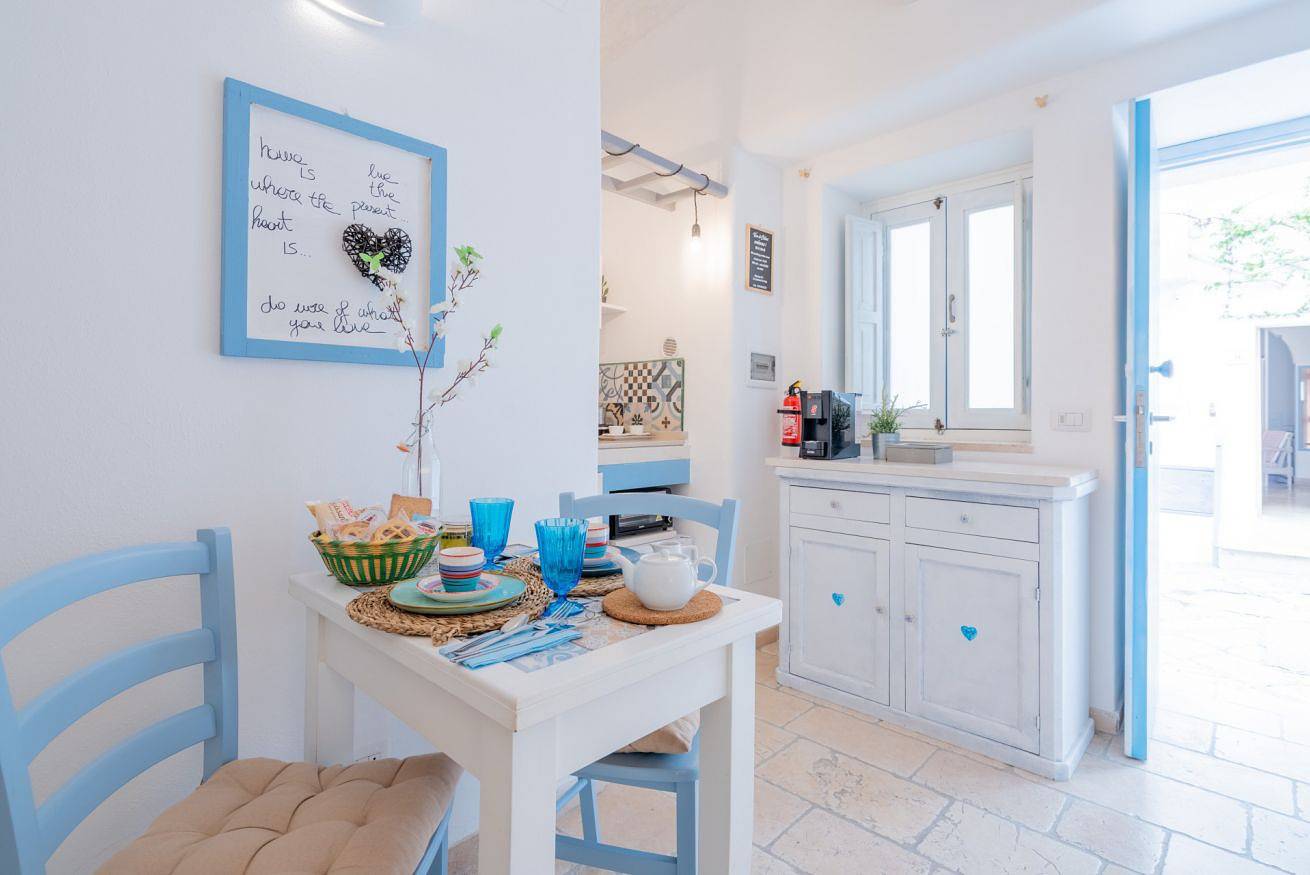 Entire apartment, Il Vico 12 Ostuni by Rentbeat in Ostuni, Salento