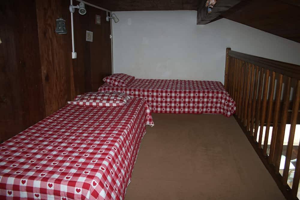 Entire apartment, Apartment sleeps 6 with mezzanine in Combloux, Pays du Mont-Blanc
