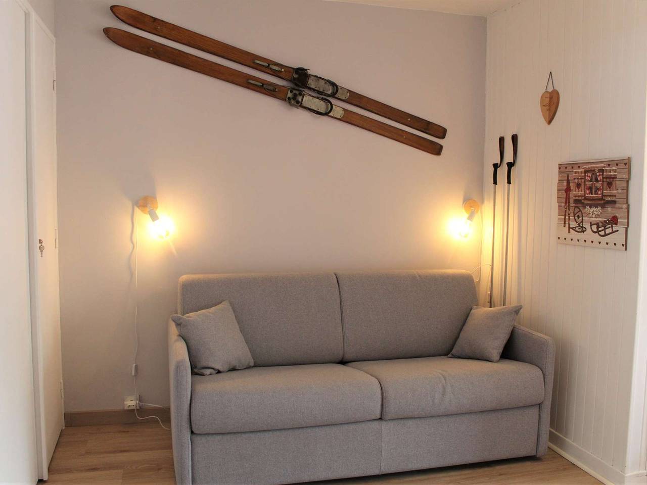 Appartement entier, Studio Montagne 30m² avec Balcon Sud, 4 Couchages à 100m des Pistes et 10m des Commerces in Vars, Région de Briançon