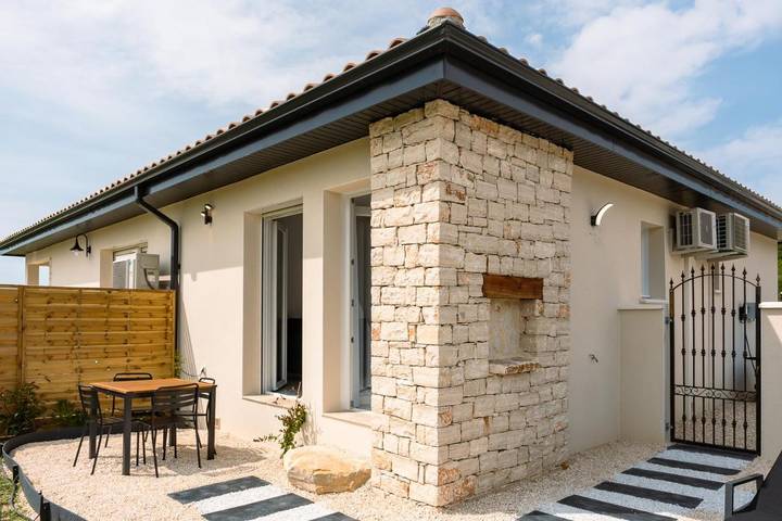 Appartement de vacances pour 4 personnes, avec Balcon et Jacuzzi ainsi que Terrasse et Jardin