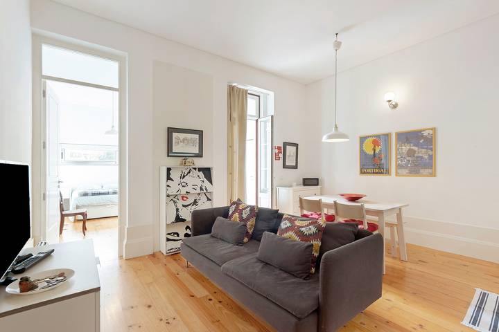 Breiner House Porto Holiday Home with Balcony, Wi-Fi and Air Conditioning in Cedofeita, Porto