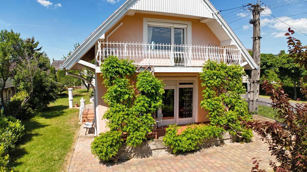 Three-Bedroom House in Vonyarcvashegy, Balaton Hochland Nationalpark