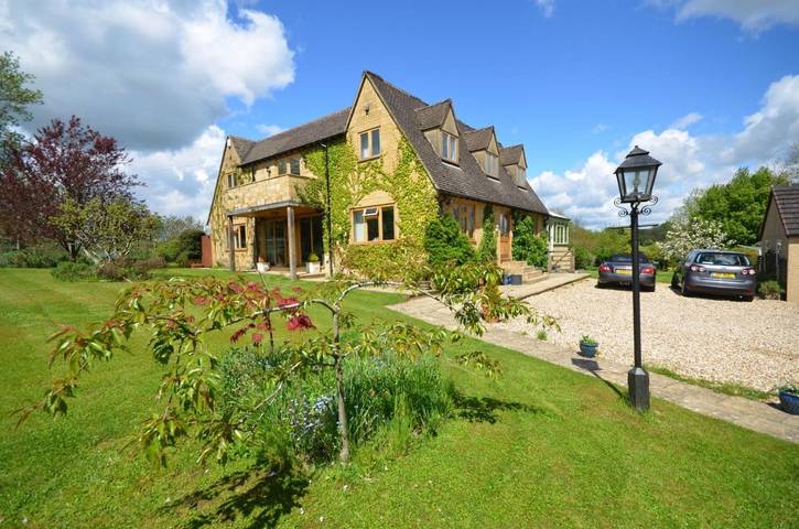 Pension voor 3 personen, with Terras and Tuin as well as Uitzicht in Cotswolds