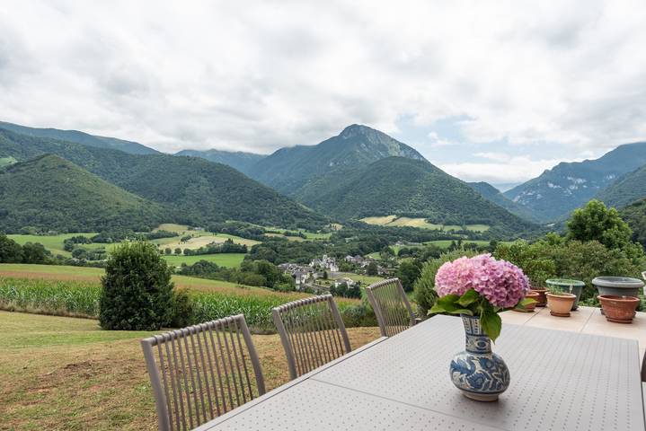 Villa Delb - Vistas a la Montaña, Piscina Privada y Wi-Fi in Arthez-d'Asson, Béarn