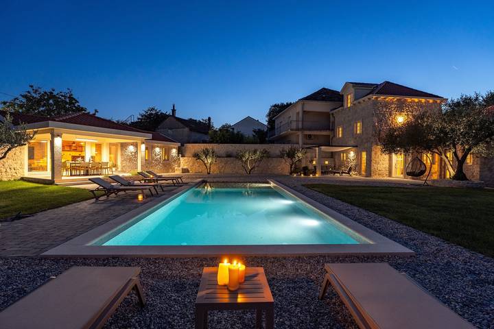 Villa pour 8 personnes, avec Balcon/Terrasse et Piscine à Imotski