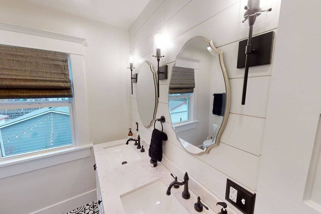 This house is a 6 bedroom(s), 3.5 bathrooms, located in Wichita, Ks. in Wichita, Kansas