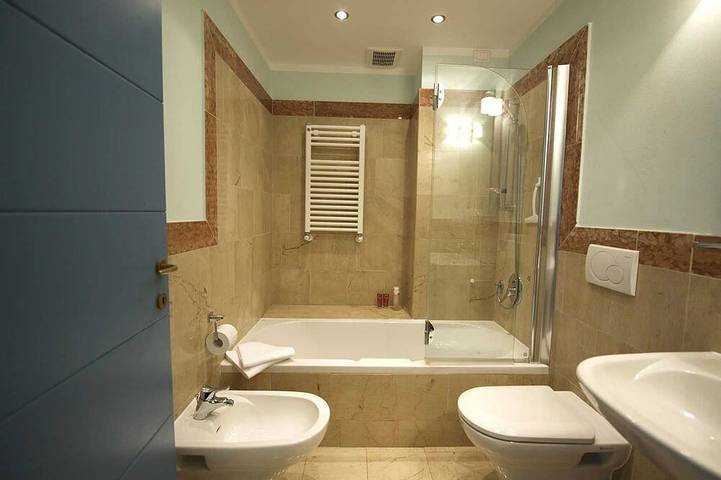 Ganze Wohnung, Dünenresidenz Regina-Elena, privater Strandzugang, Meerblick - Ferienwohnung mit in Pisa, Italienische Riviera