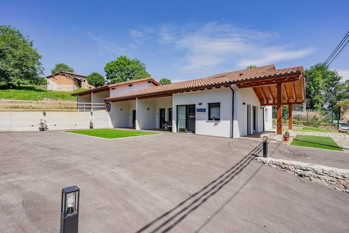 Apartamento entero, Apartamento accesible con vistas a la montaña y terraza privada en Cangas de Onís in Parres, Provincia de Asturias