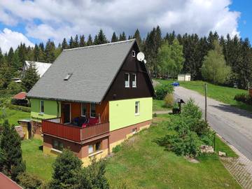 Ferienhaus für 5 Personen, mit Sauna und Terrasse sowie Garten, mit Haustier in Suhl