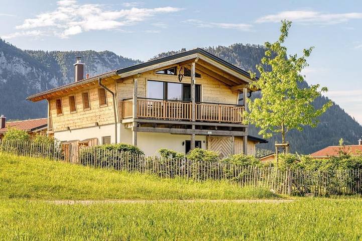Chalet für 6 Personen, mit Balkon und Pool in Inzell