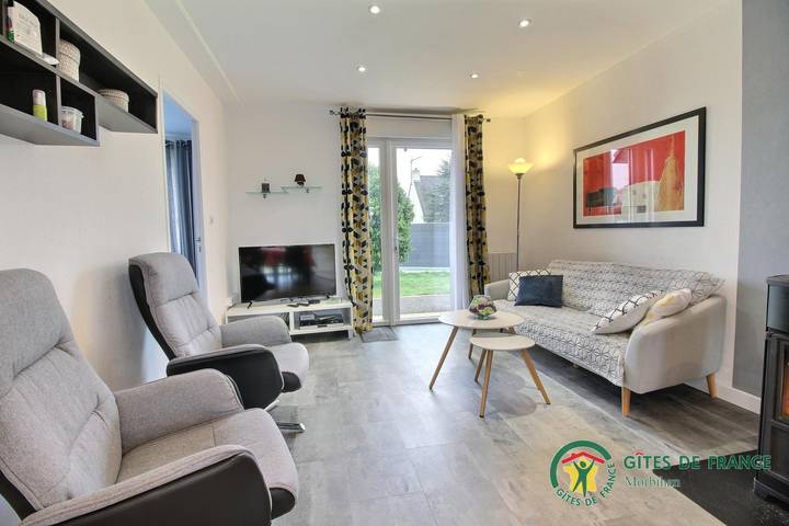 Gîte pour 5 personnes, avec terrasse et jardin dans Plage de la Mine d'Or - 3