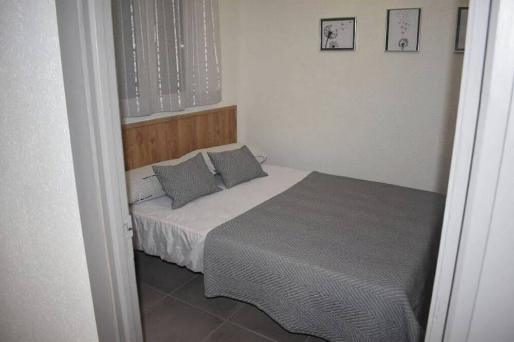 Rural house with swimming pool to bathe all year round. in Valladolid Province