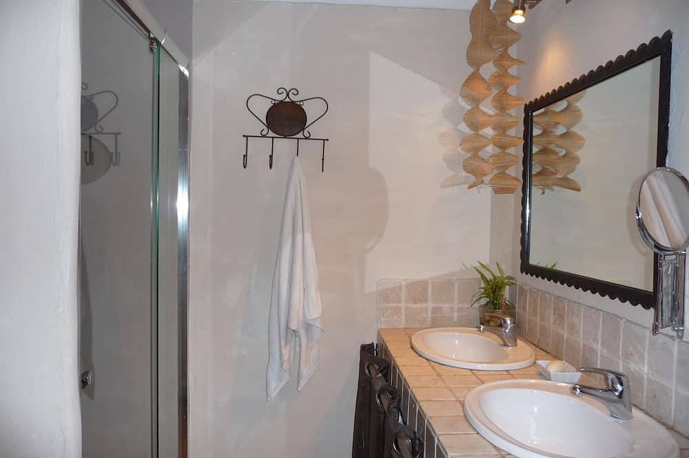 Gite Mühle Benoye ist ein Bauernhof, mit dem Komfort und Ruhe in Viens, Regionaler Naturpark Luberon