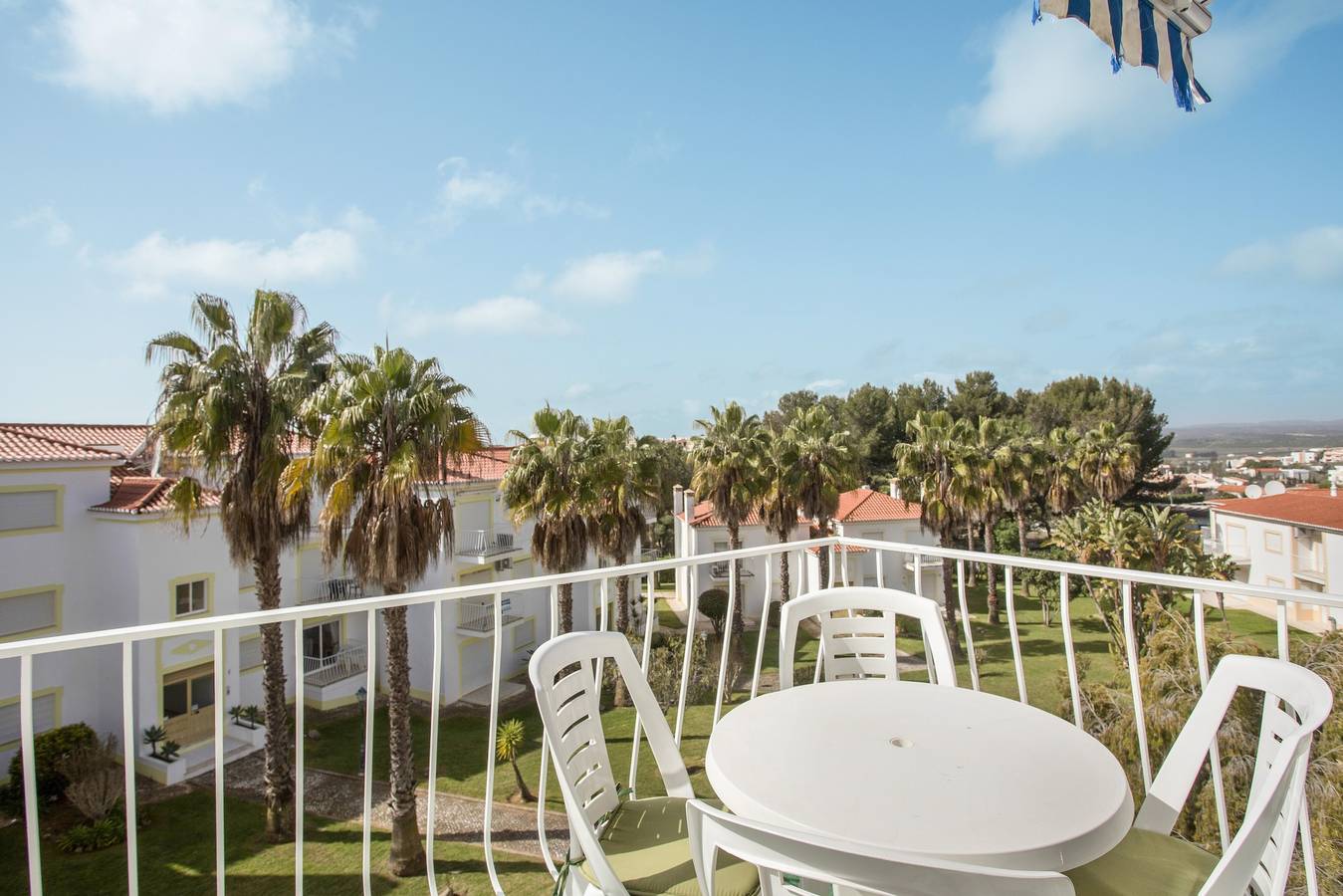 Appartamento intero, Appartamento "Ariana" con piscina, Wi-Fi, balcone, piscina coperta e campo da tennis in Portimao, Distretto di Faro