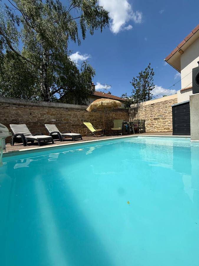 Location de vacances pour 6 personnes, avec piscine et terrasse à Perrigny-lès-Dijon