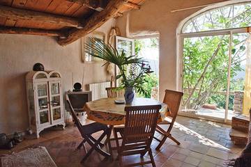 Gîte pour 6 personnes, avec jardin ainsi que terrasse et piscine, animaux acceptés à Cros