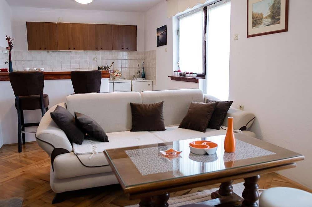 Ganze Wohnung, 2-Zimmer-Ferienwohnung mit Terrasse Srb, Zagora in Gračac, Zadar