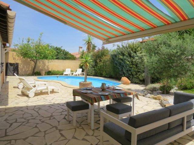 Location de vacances pour 6 personnes, avec piscine et terrasse à Saint-Estève