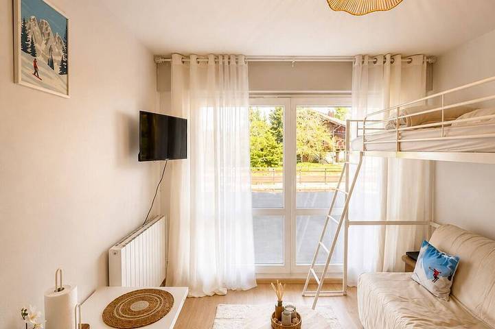 Ganze Wohnung, Le Petit Flocon, with a heated pool! in Les Rousses, Regionaler Naturpark Hochjura