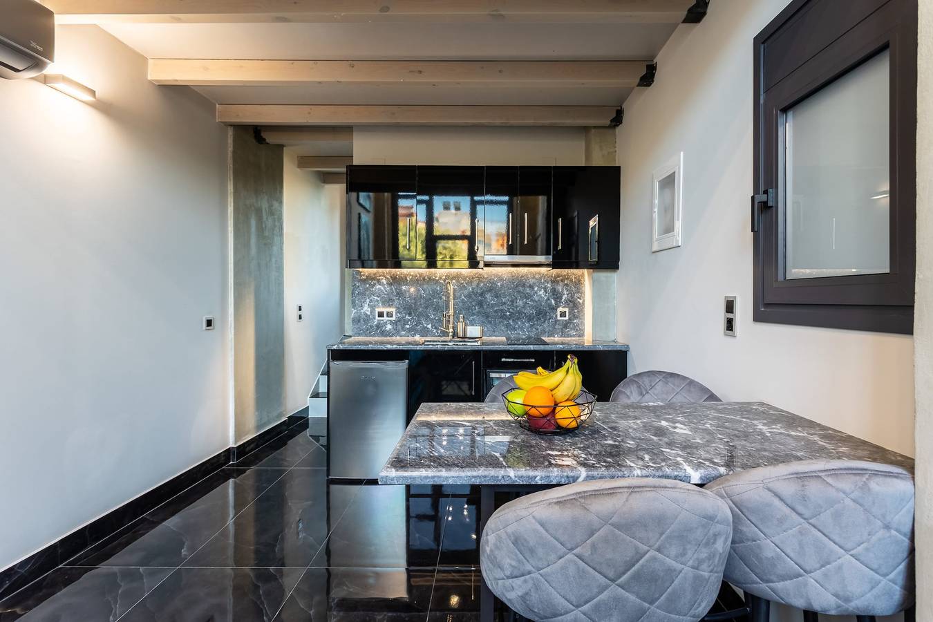 Ganze Wohnung, Ferienwohnung für 3 Personen mit Balkon/Terrasse in Kalamata, Messenien